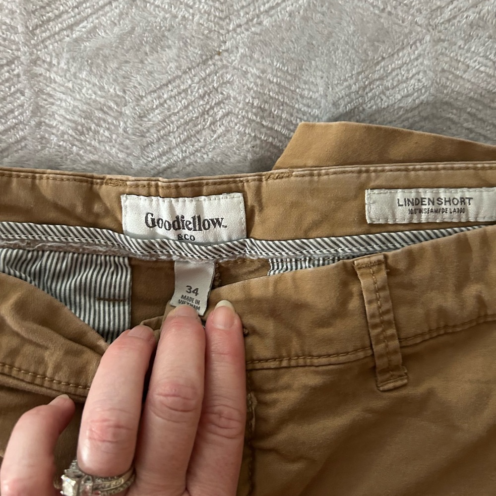 Lot of Two Goodfellow Khaki shorts Size 34 Inseam 10.5 Uniform Workwear Flat - Picture 6 of 7